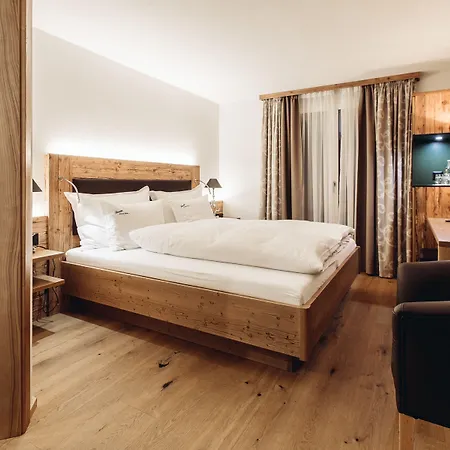 Otel Spescha 3*