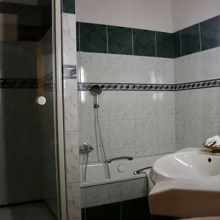 Ξενοδοχείο Spescha 3*